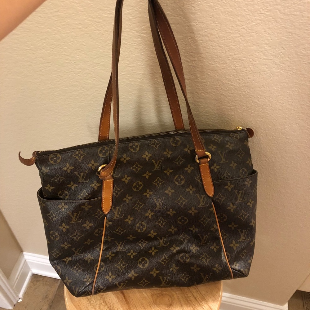 Louis Vuitton monogram shoulder bag